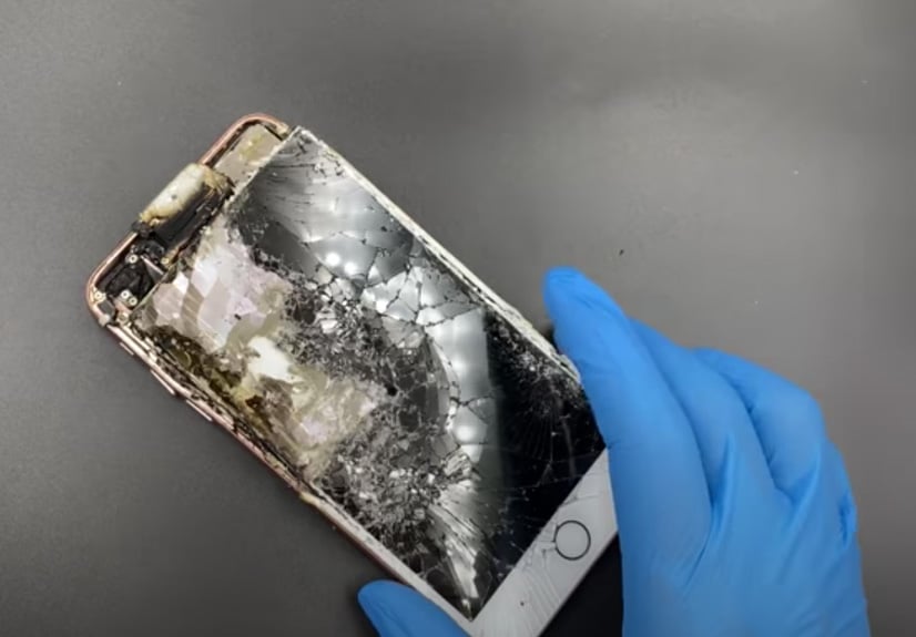 Rozbitý iPhone 7 Plus prerobil do zlatého tela. Pozrite si výsledok! 