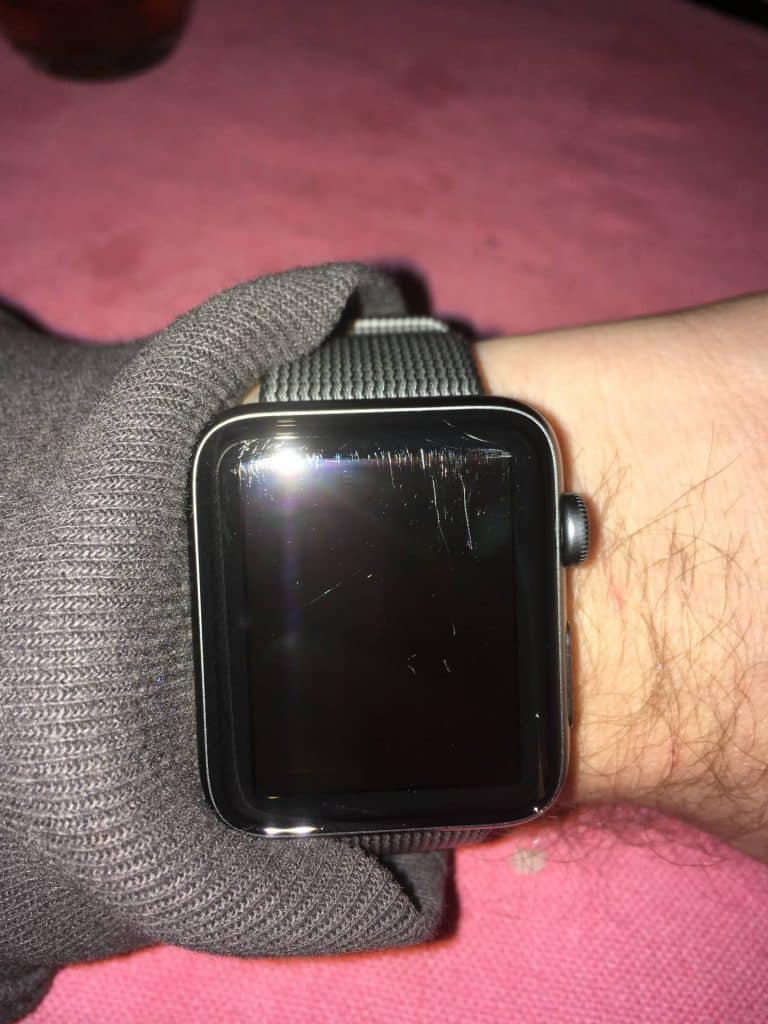 Rozbitý displej na Apple Watch