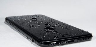 iPhone reproduktor voda