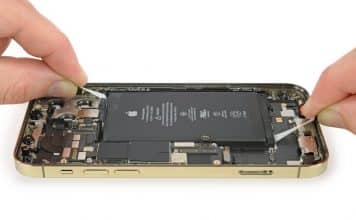 Rozobratý iPhone 12 a iPhone 12 Pro