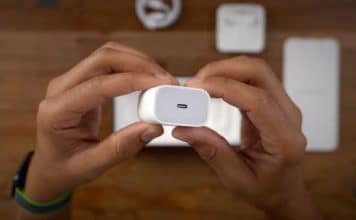 Rozlúčte sa s adaptérom a slúchadlami. Odteraz ich nebude mať žiaden iPhone. nabíjačka