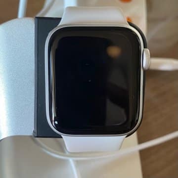 Prehrievajúce sa Apple Watch SE