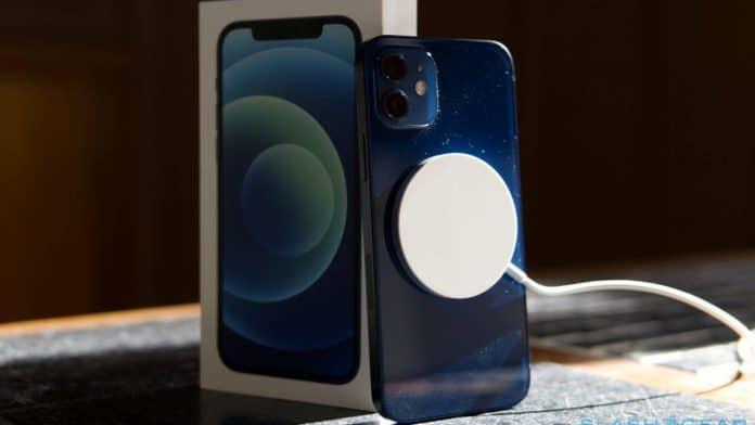 iPhone 12 môže nabíjať iné zariadenia iPhone 12 môže nabíjať iné zariadenia