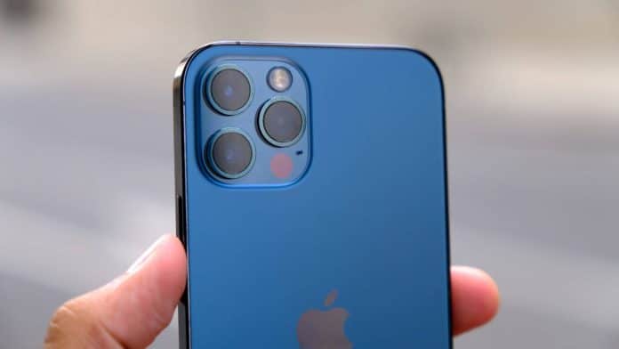 iPhone 12/12 Pro (Engadget)