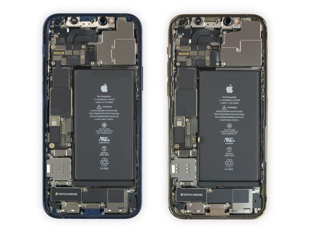 Rozobratý iPhone 12 a iPhone 12 Pro