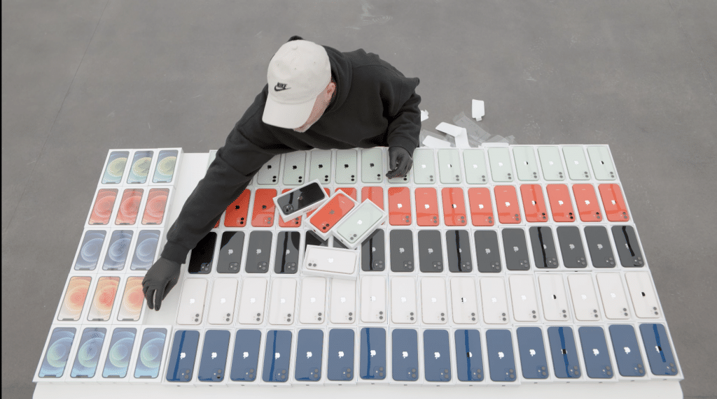 Unboxing 100 iPhonov 12