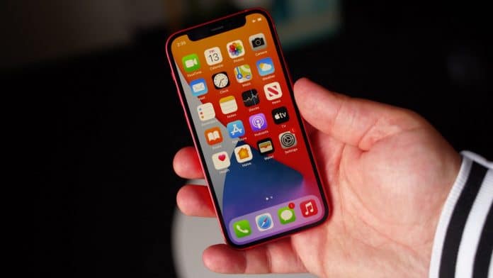 iPhone 12 mini a zlé reakcie displeja