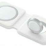 Spoločnosť Apple spustila objednávky pre nabíjačku MagSafe Duo, ktorú predstavila ešte počas októbrového eventu. Je mimoriadne kompaktná a bez väčších problémov nabije iPhone a Apple Watch súčasne pri zachovaní maximálneho výkonu. Ak sa vám zapáčila, pripravte si cca 150€.