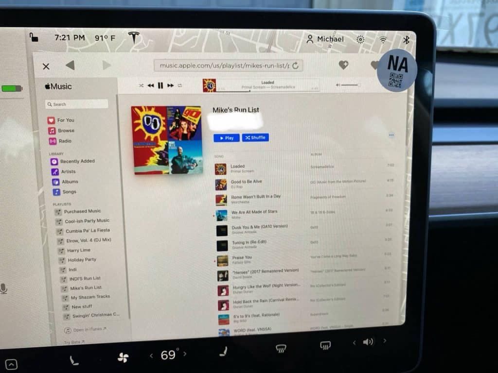 Apple Music v palubnom systéme Tesla 