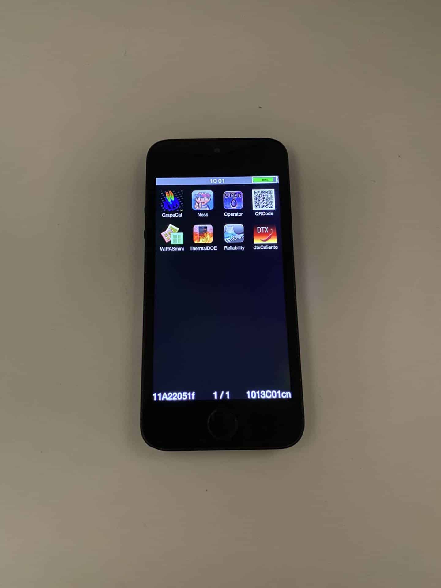 Prototyp iPhonu 5S vo farbe "Slate Gray"