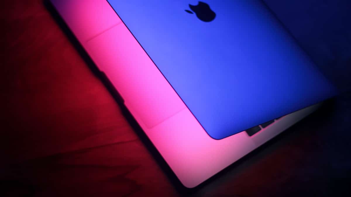 MacBook Pro 2021 dostane MagSafe a zbaví sa TouchBaru