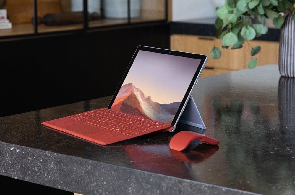 Je Microsoft Surface Pro 7 je lepší než MacBook Pro M1?