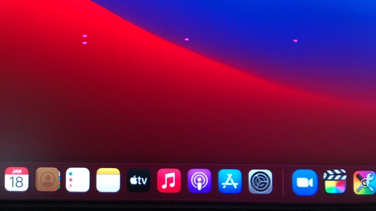 Mac s čipom M1 a ružové štvorce