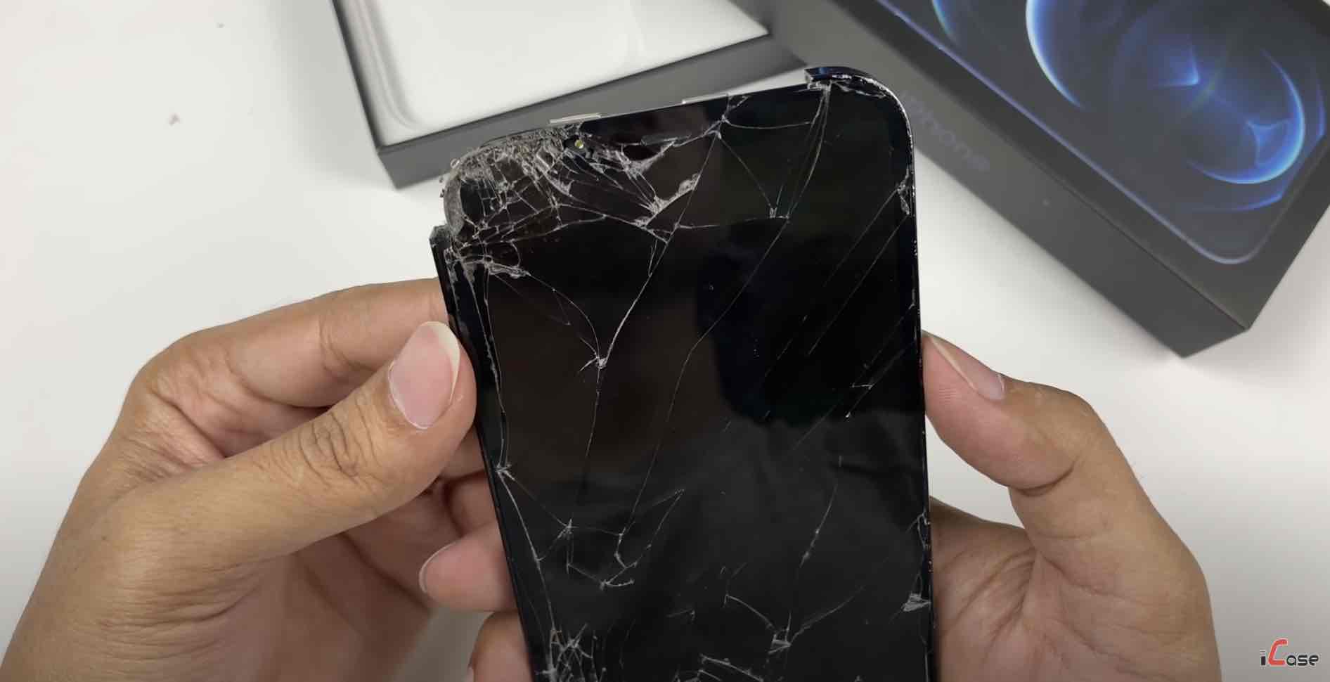 Na totálku zničený iPhone 12 Pro Max - dá sa ešte opraviť? 