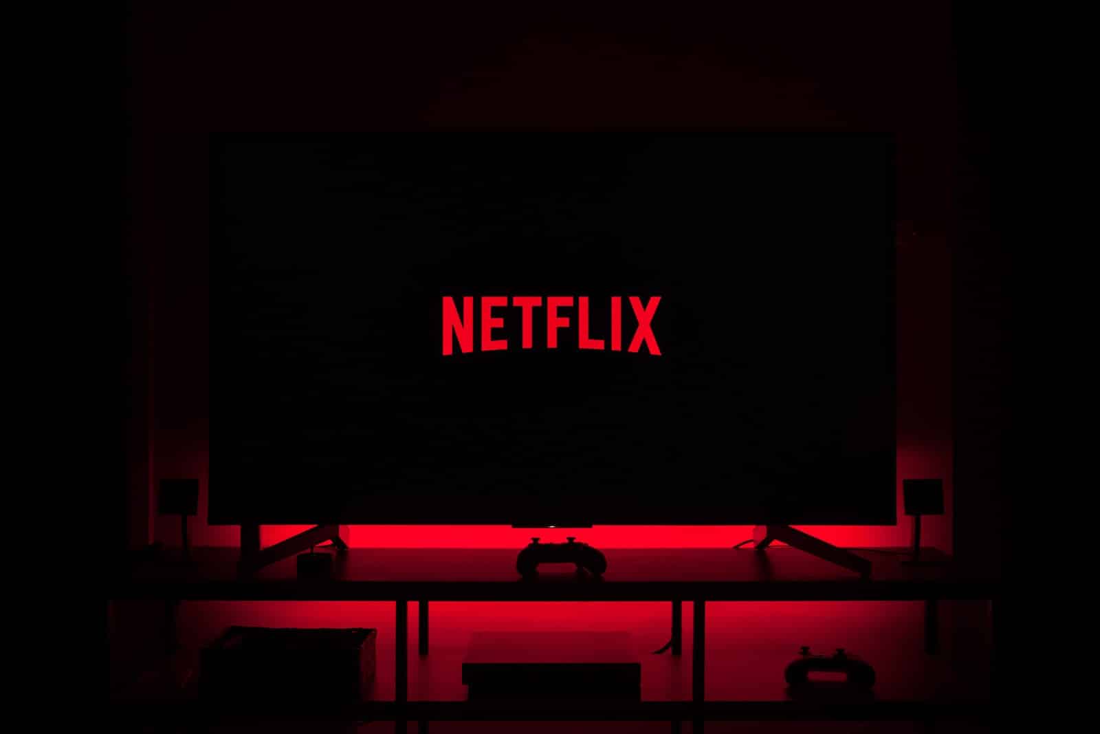 Netflix na televízore s červeným podsvietením