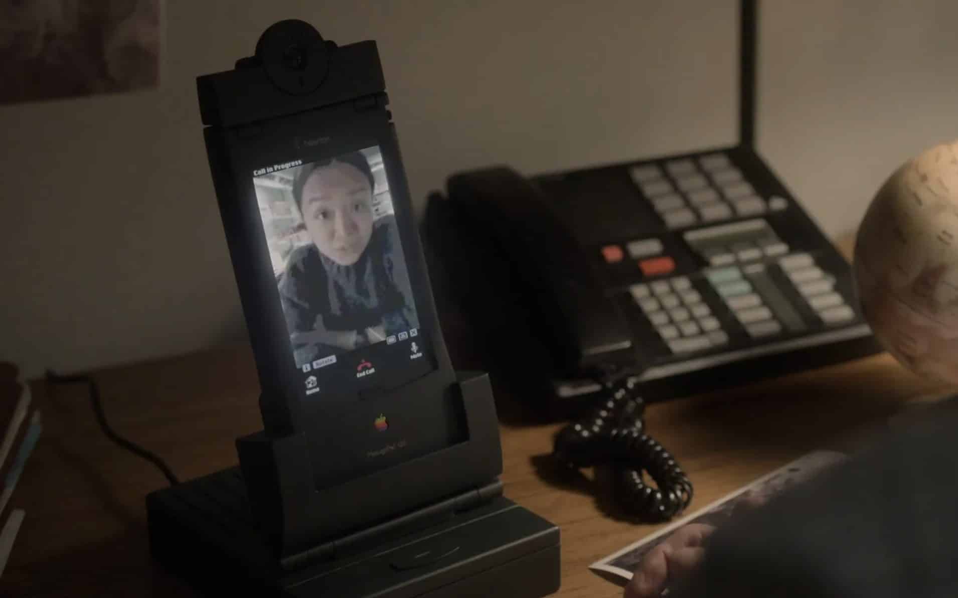 Apple Newton s webkamerou v seriáli For All Mankind