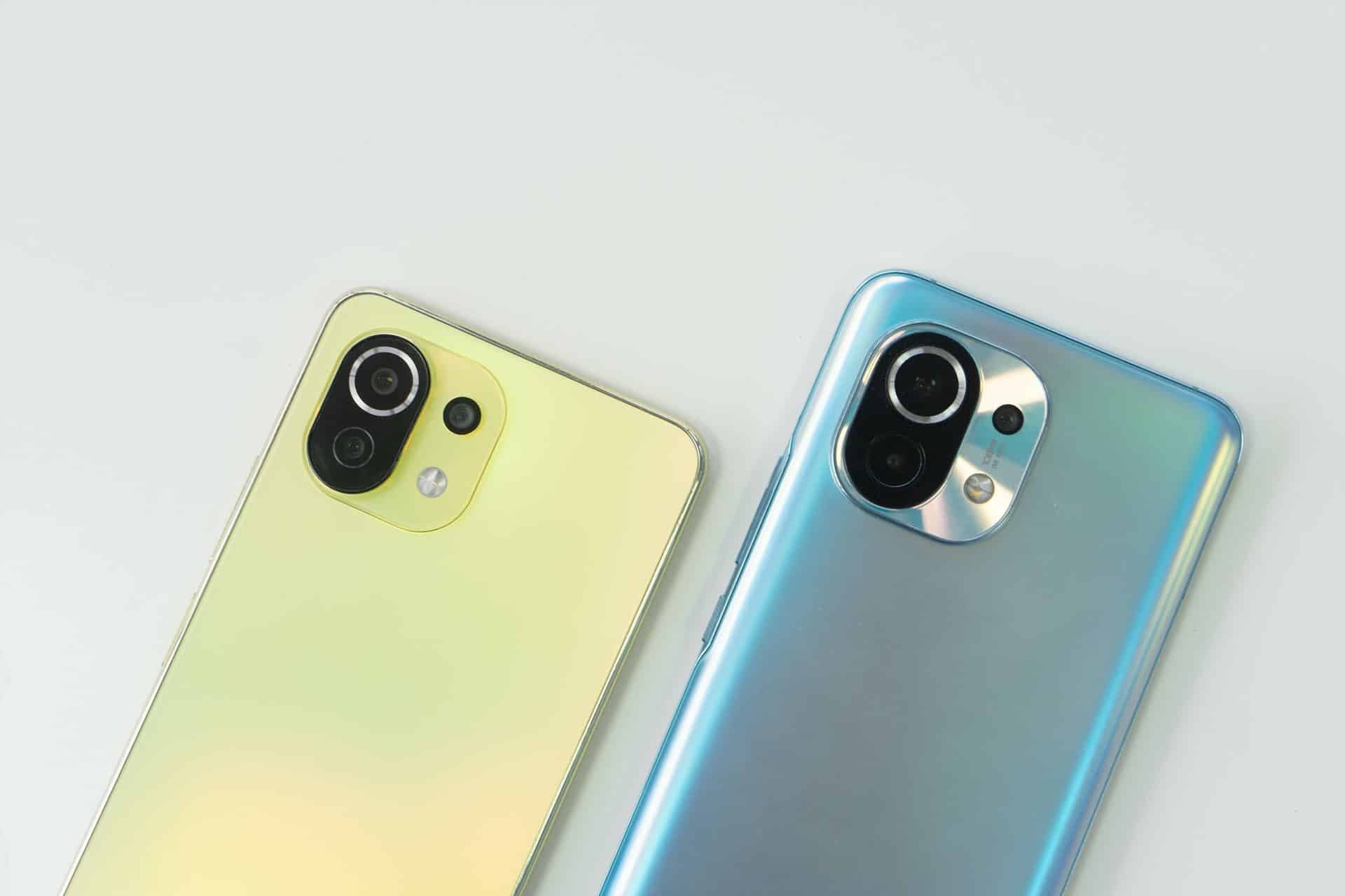Smartfóny od spoločnosti Xiaomi v zelenej a modrej farbe