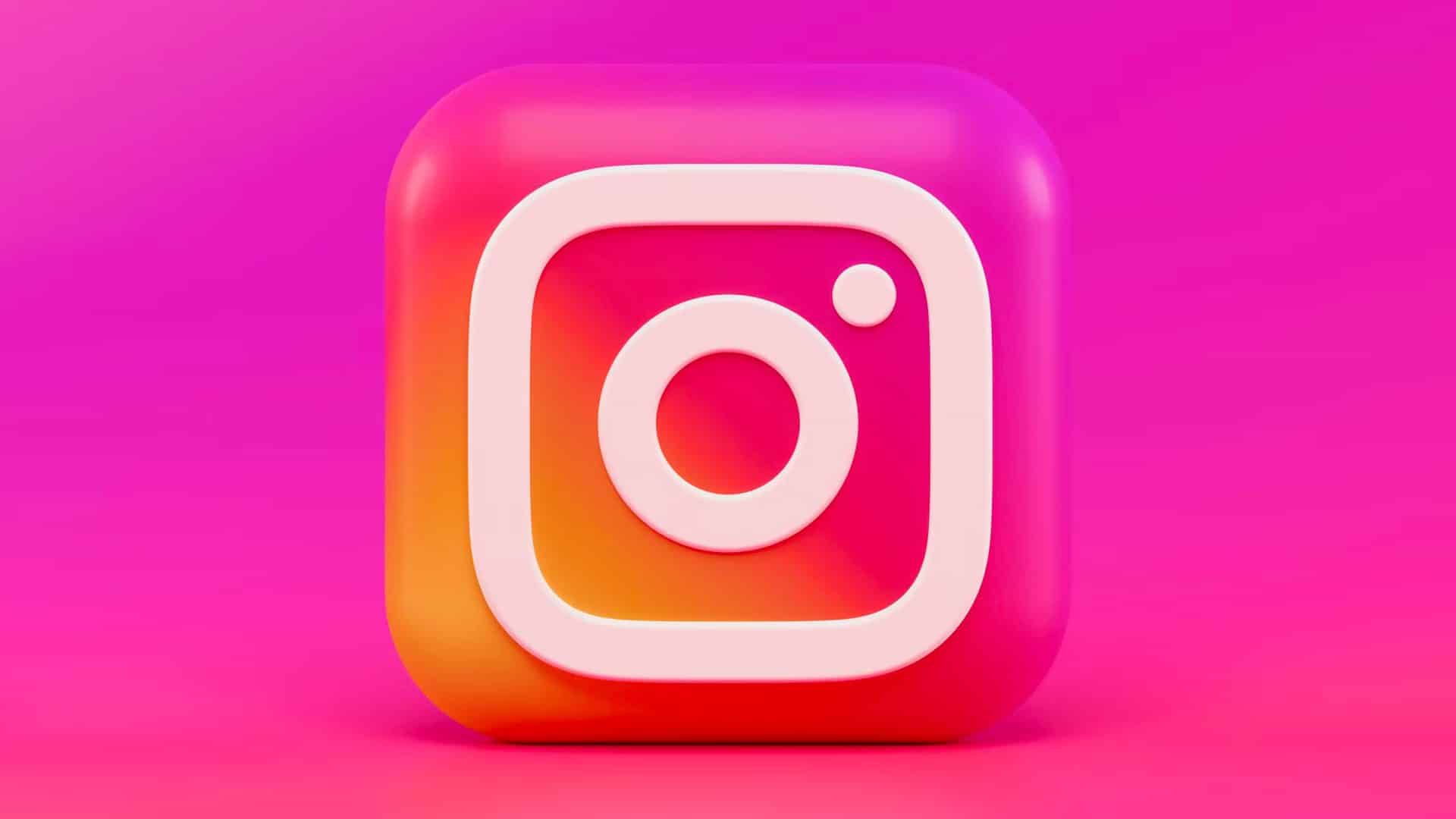 Instagram na farebnom pozadí