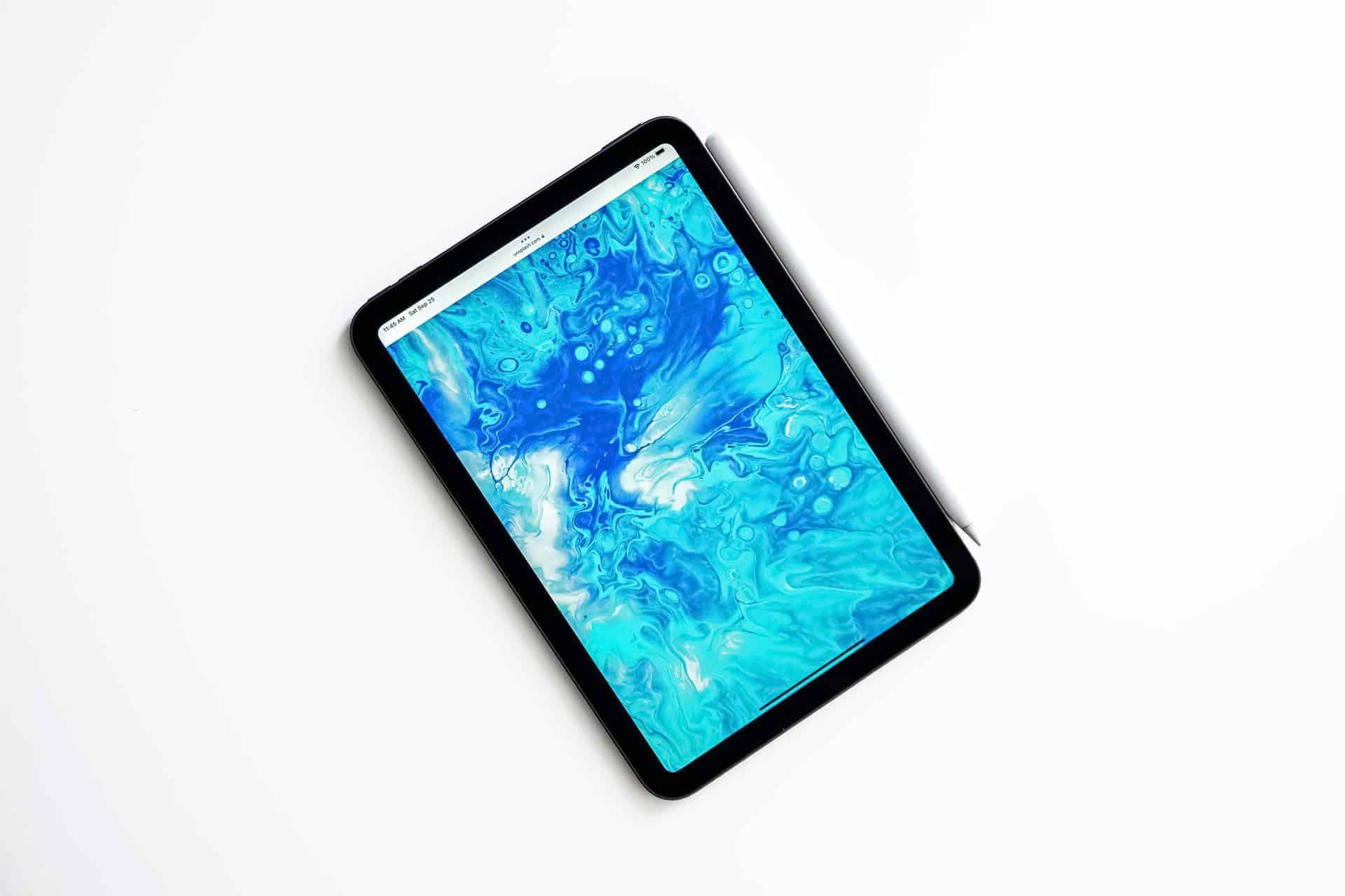 iPad mini 6. generácie čierny s modrým displejom
