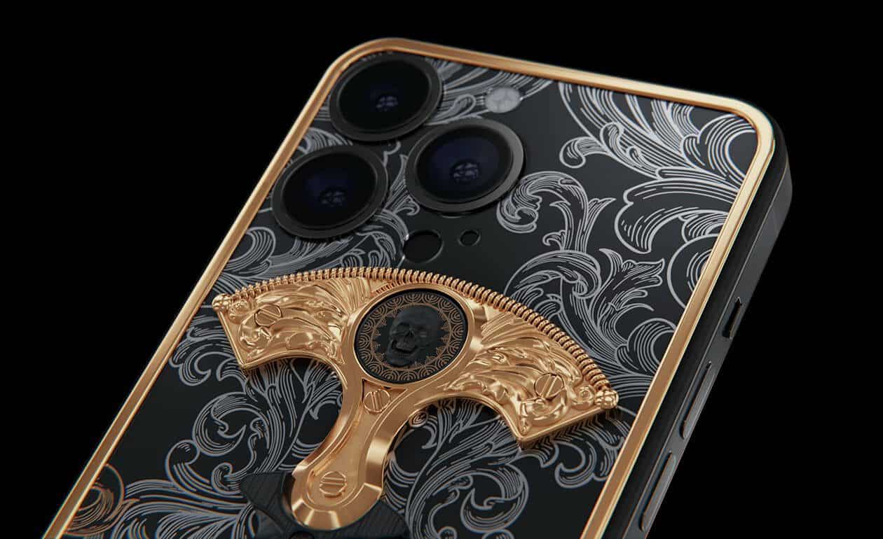 iPhone 14 v luxusnom mafiánskom prevedení s dýkou