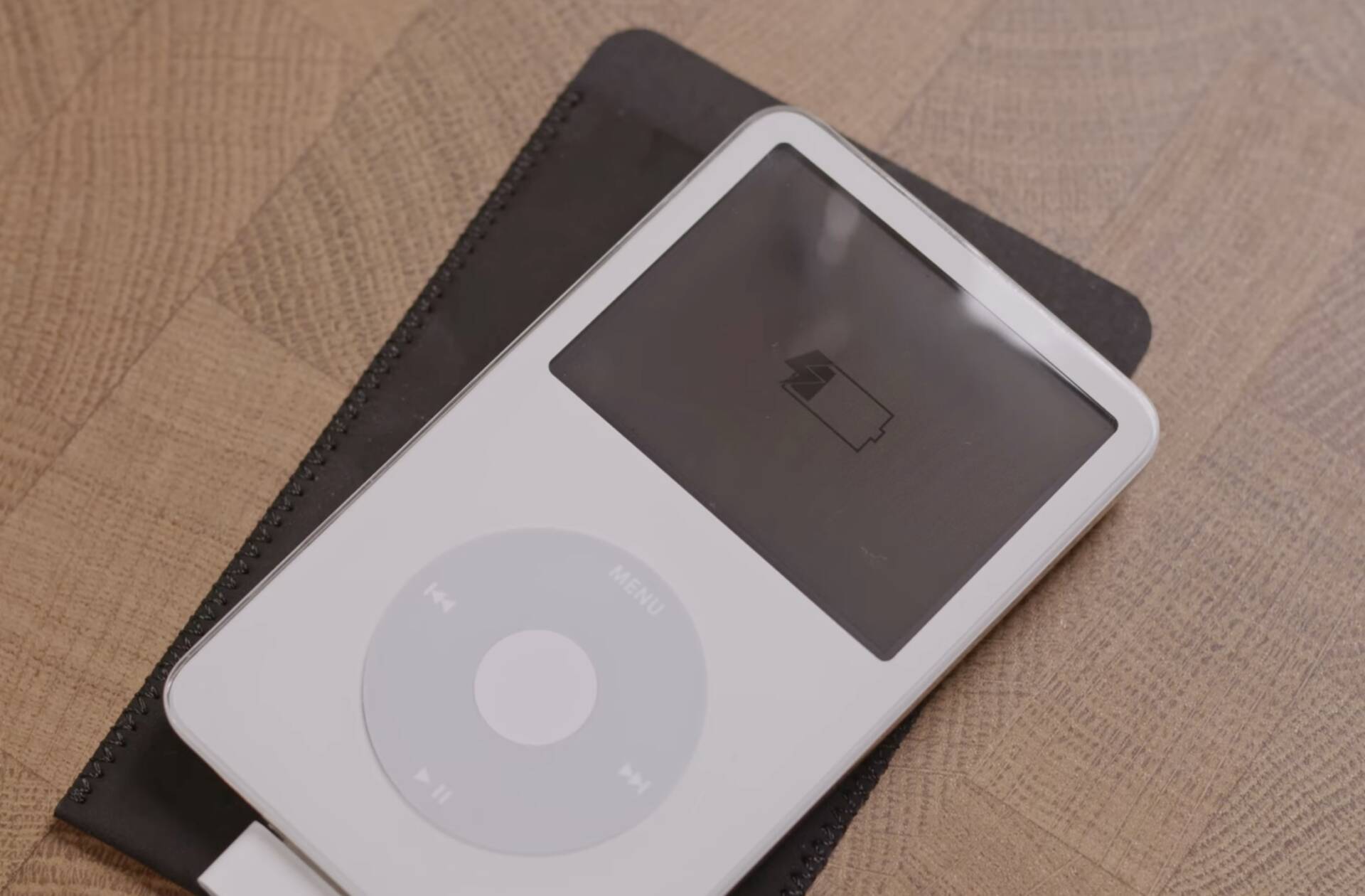iPod Classic si stále pýta nabíjačku