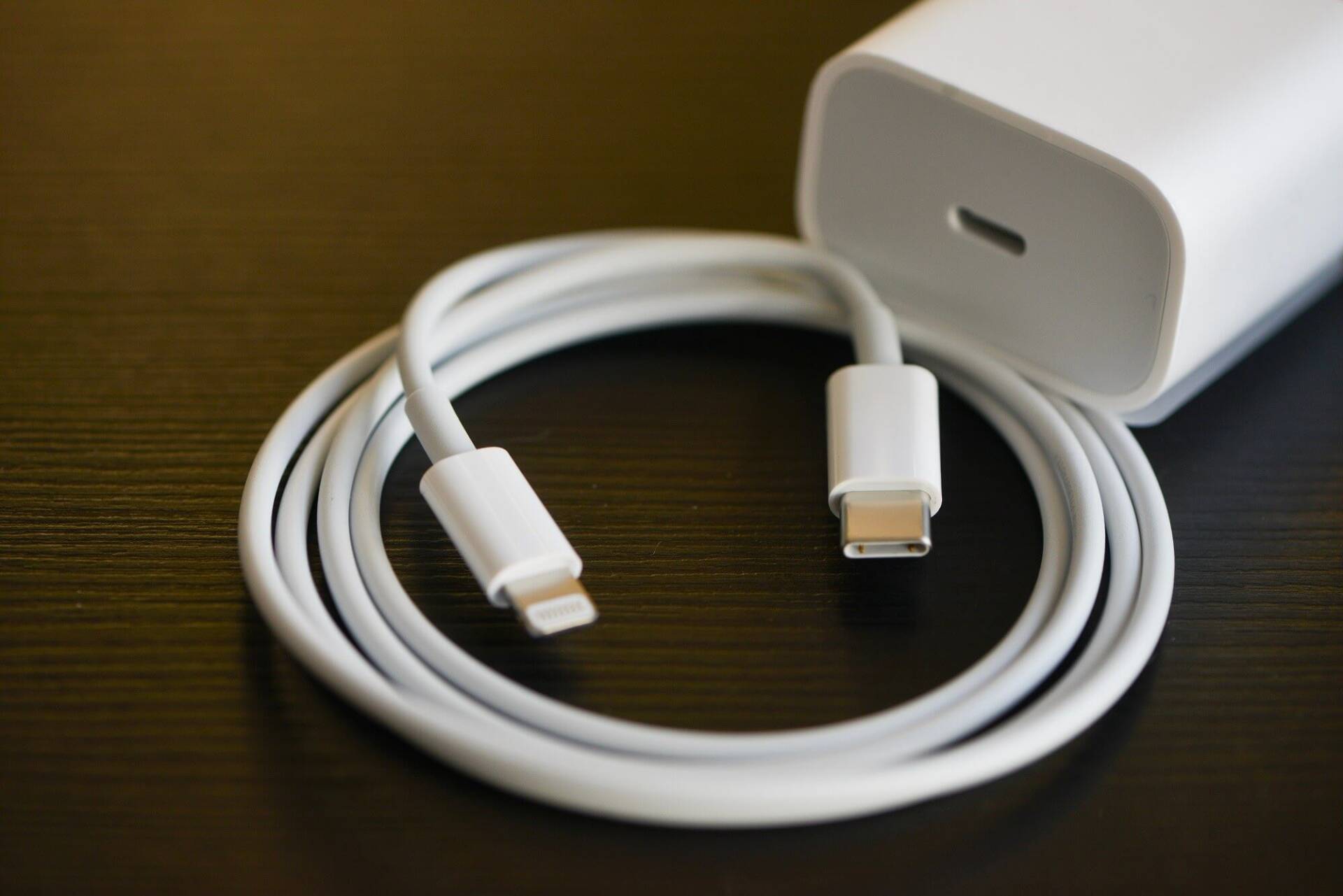 Kábel a nabíjací adaptér s portom Lightning na USB-C
