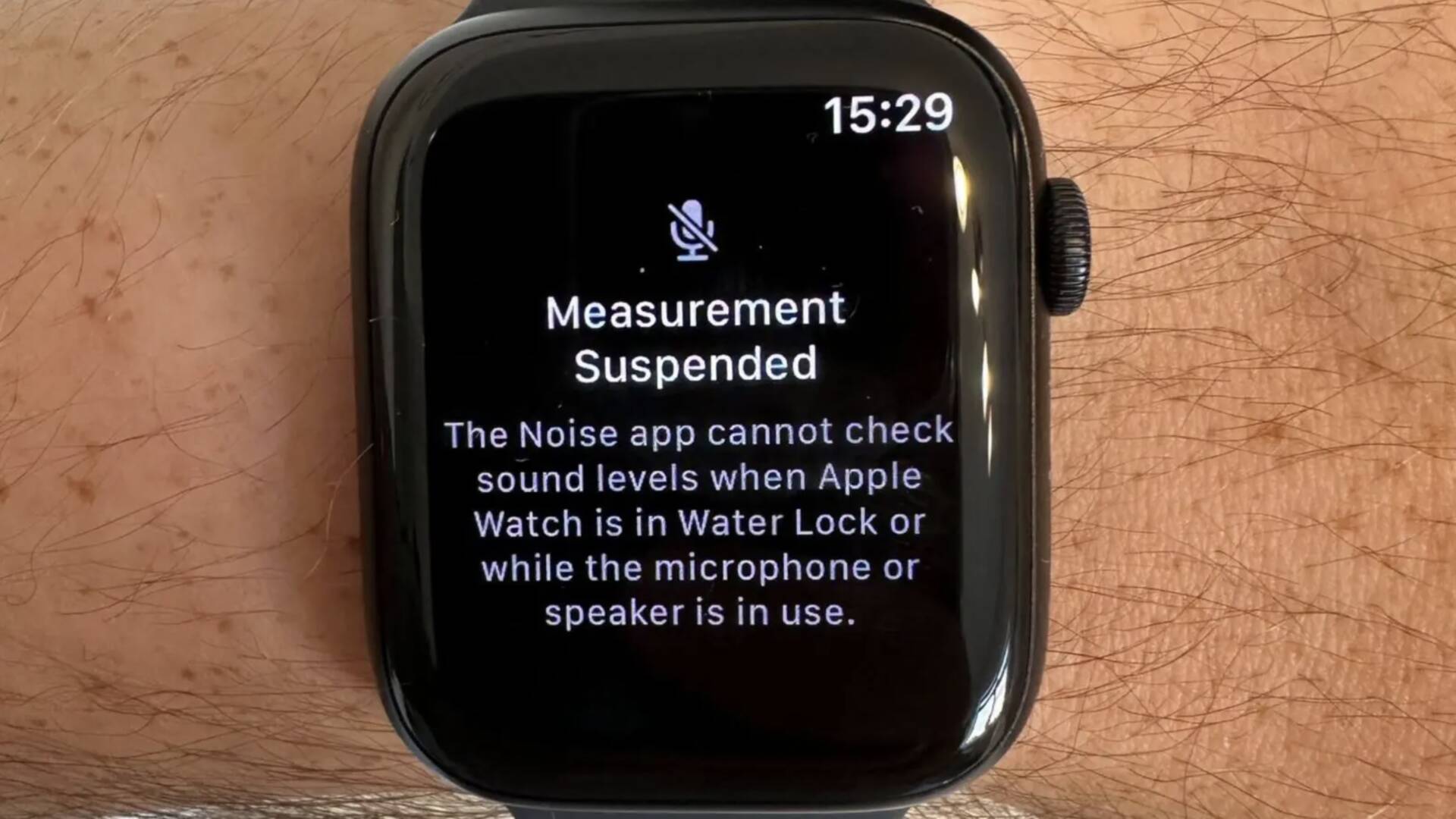 Apple Watch problém s mikrofónom