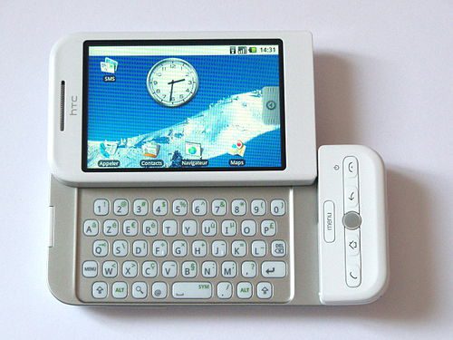 HTC Dream 2008 - prvý smartfón s operačným systémom Android