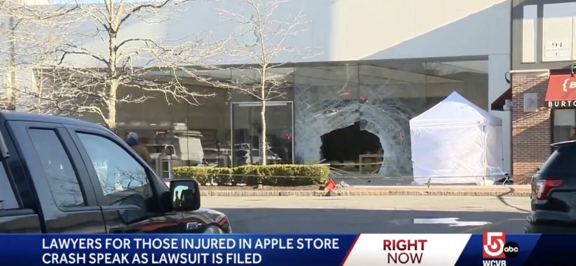 Nehoda Apple Store auto SUV