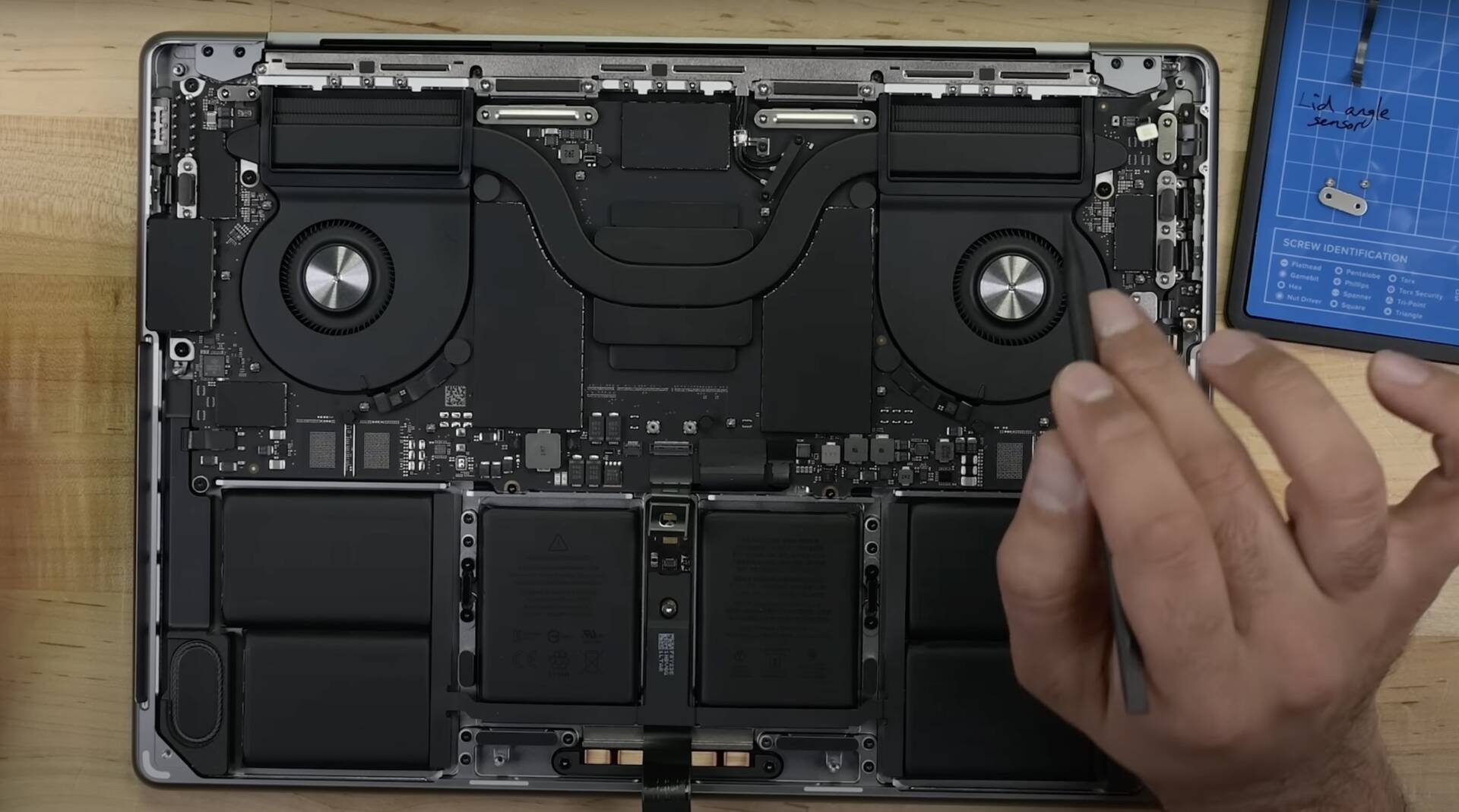 MacBook Pro 2023 teardwon