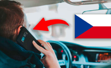 V Česku hrozí za telefón za volantom nekompromisný trest Telefonovanie za volantom Česko
