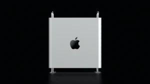 Mac Pro na čiernom pozadí