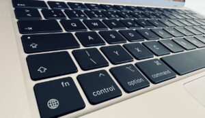 MacBook Air klávesnica