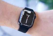 Apple Watch Series 7 na ruke používateľa