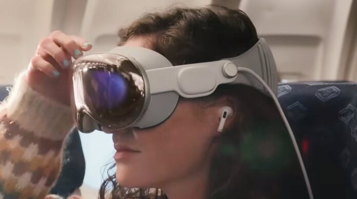 Apple Vision Pro a slúchadlá AirPods Pro