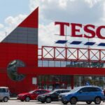 Tesco si najalo bankárov. Odchod zo Slovenska má REÁLNE kontúry Tesco