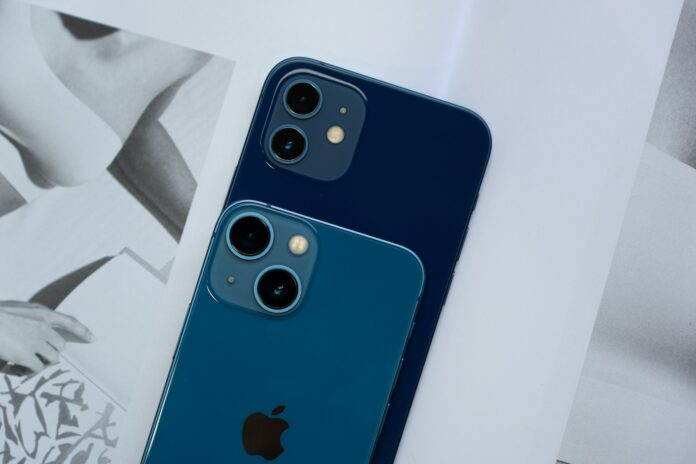 iPhone 12 mini a iPhone 13 mini