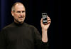 Steve Jobs zapieral iPhone s úsmevom. Keď ho o pár mesiacov predstavil, zmenil svet Steve Jobs prvý iphone