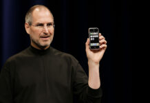Steve Jobs prvý iphone