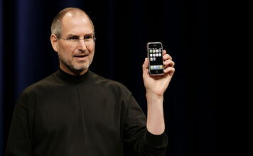 Steve Jobs prvý iphone