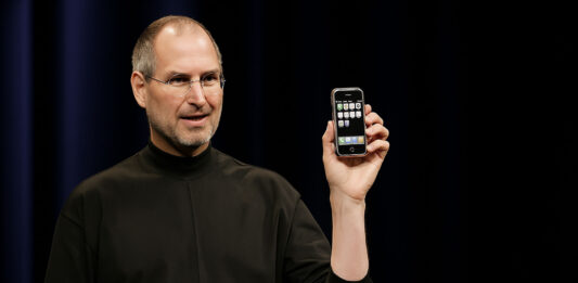 Steve Jobs prvý iphone