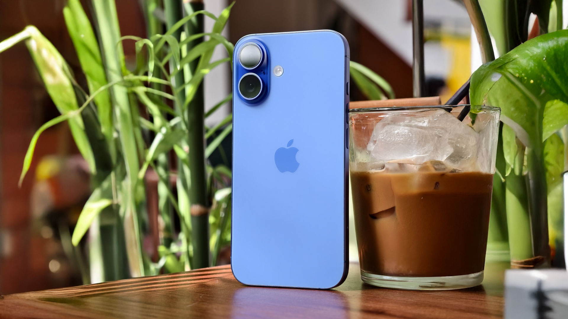 iPhone 16