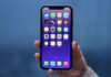 iPhone v ruke