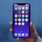 iPhone v ruke