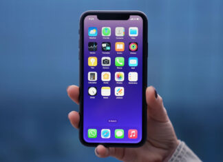 iPhone v ruke