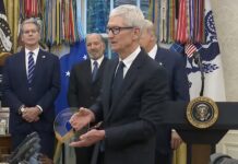 Tim Cook Donald Trump