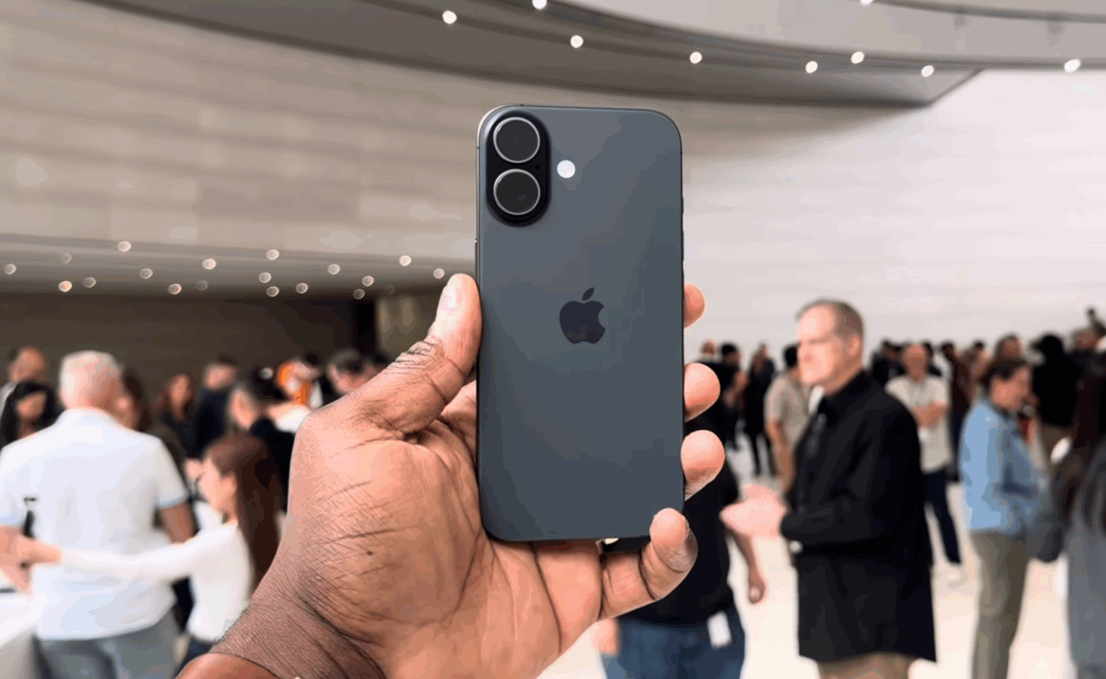 iPhone 17