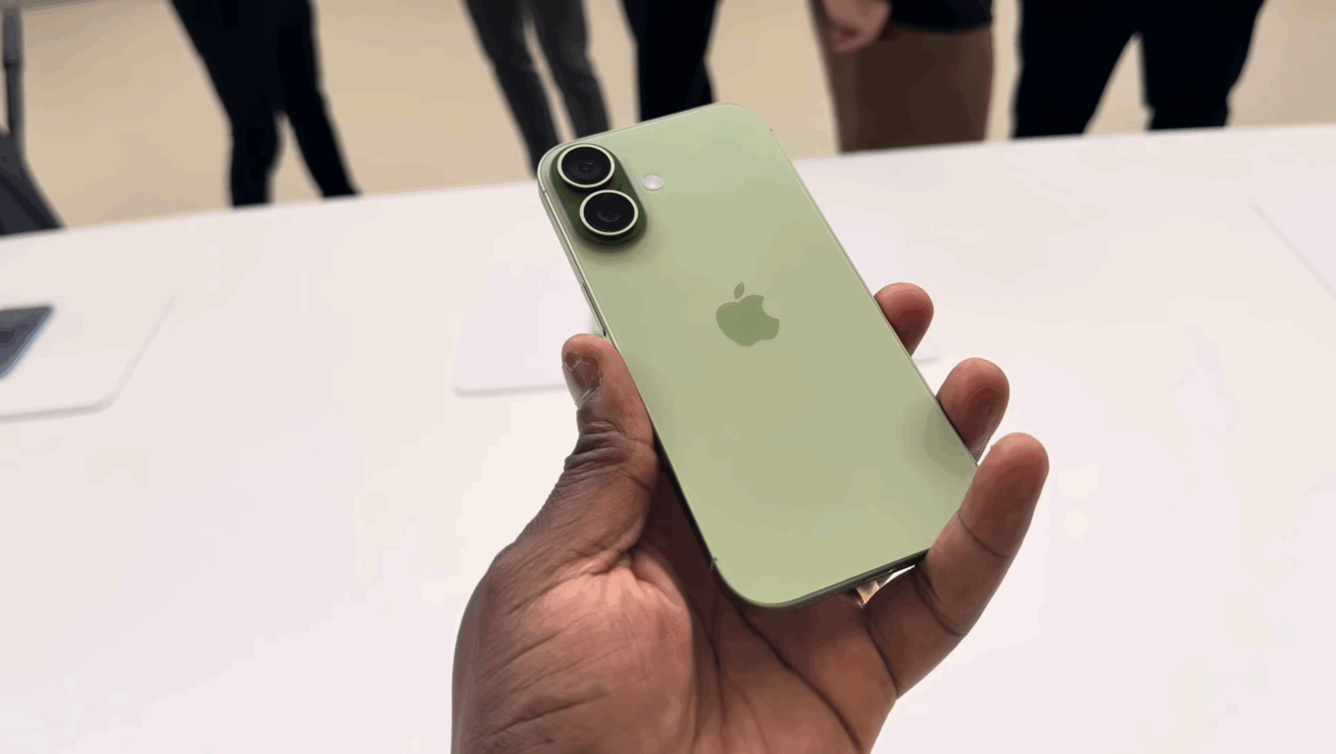 iPhone 17