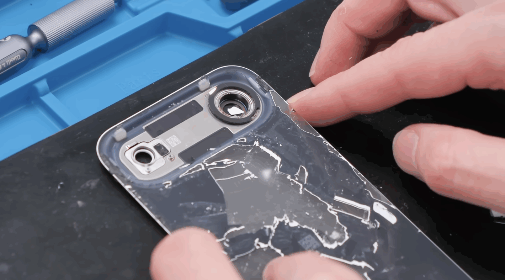 iPhone Air rozobraty transparentný