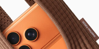 Unboxing ponožky pre iPhone za 200 €. Čo prináša tento doplnok? iPhone Pokcet